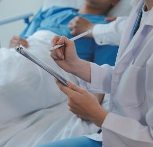 Auxiliar de Enfermería + Especialista en Pediatría y Urgencias